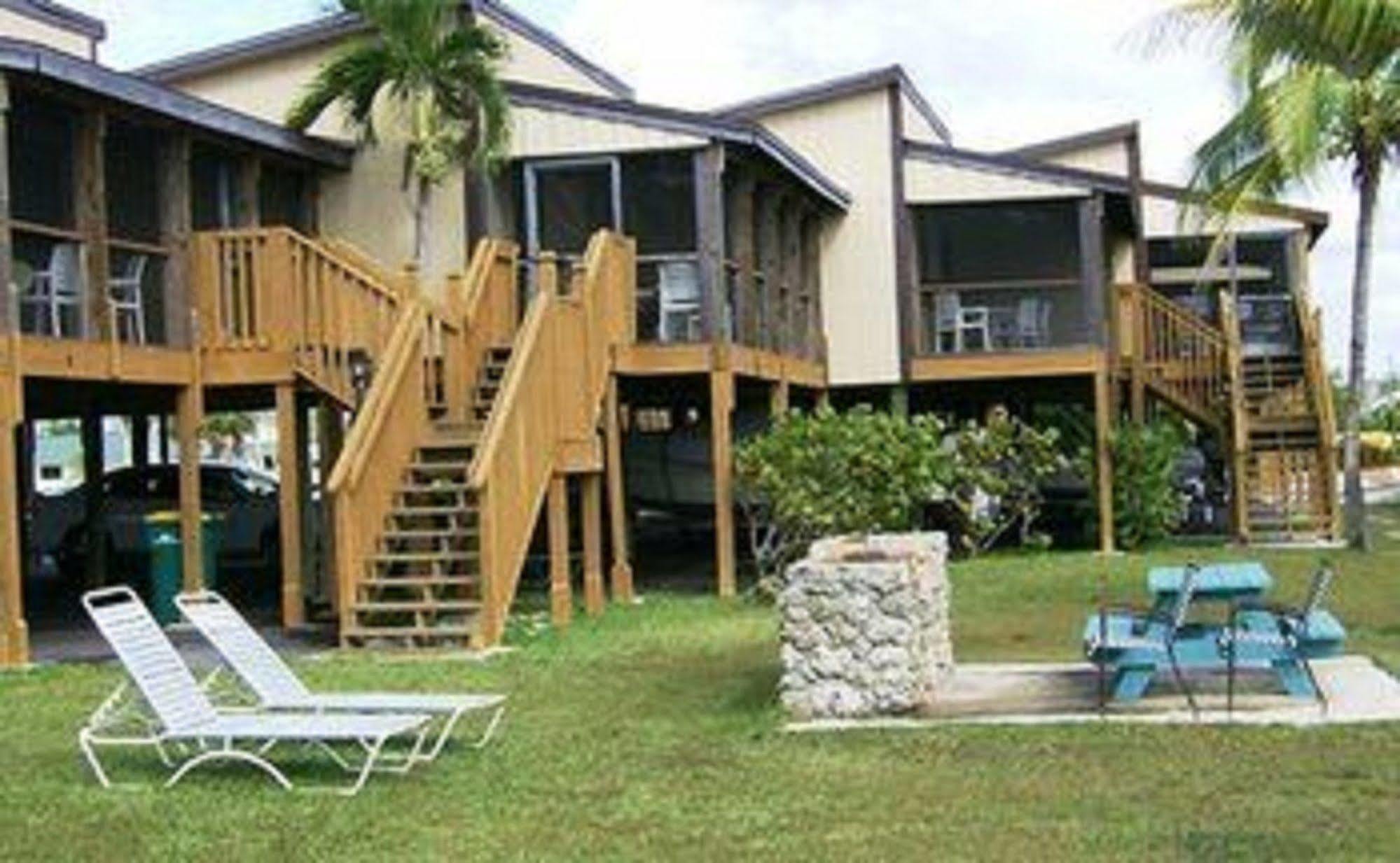 River Wilderness Waterfront Cabins Еверґлейдс-Сіті Екстер'єр фото
