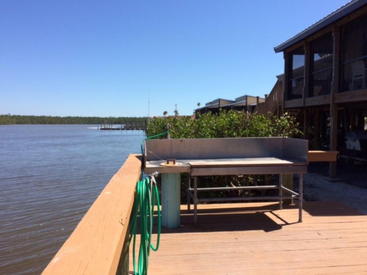 River Wilderness Waterfront Cabins Еверґлейдс-Сіті Екстер'єр фото