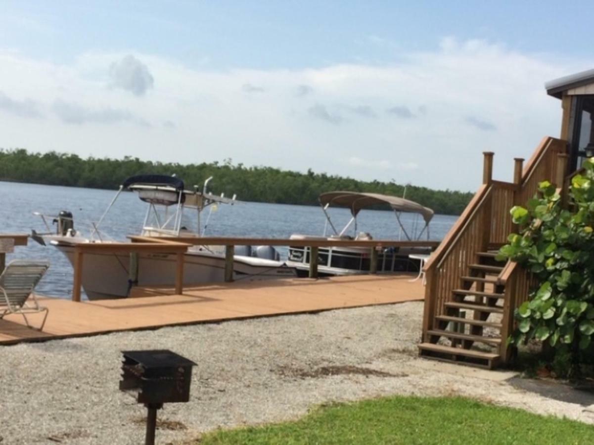 River Wilderness Waterfront Cabins Еверґлейдс-Сіті Екстер'єр фото